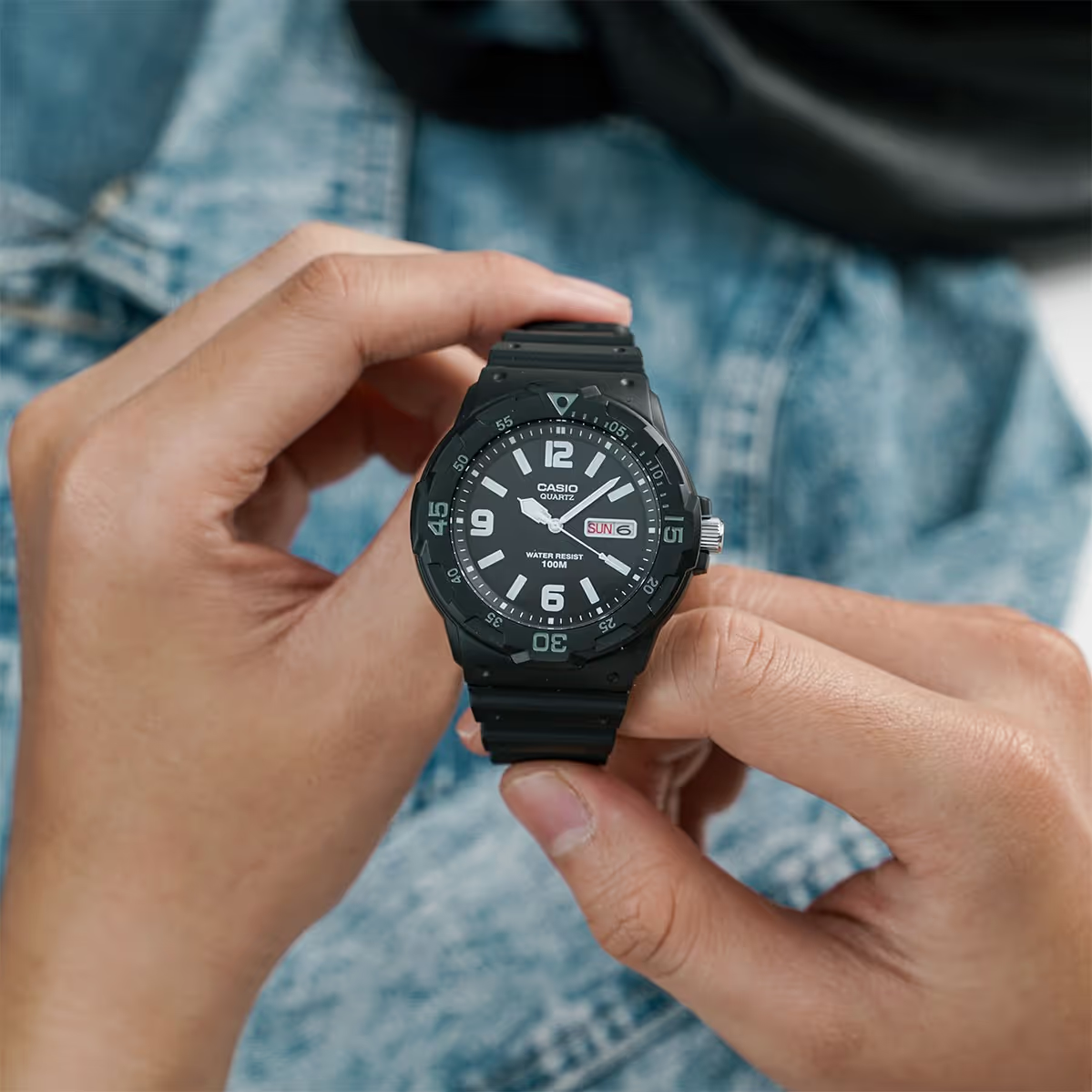 casio-mrw-200h-1b2vdf-nam-quartz-pin-mat-so-44m-kinh-nhua-chong-nuoc-10atm