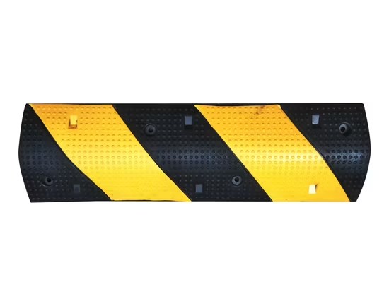 Gờ giảm tốc bằng nhựa PVC và cao su chất lượng cao